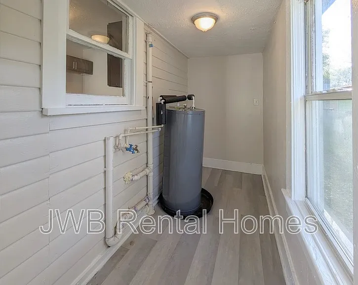 1316 W 31st St — Photo 11