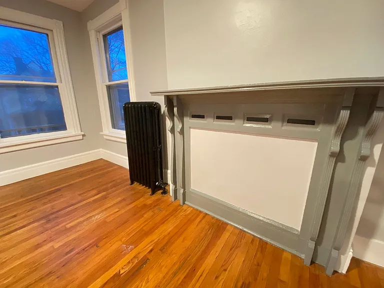 12 Courtney Ave — Photo 4