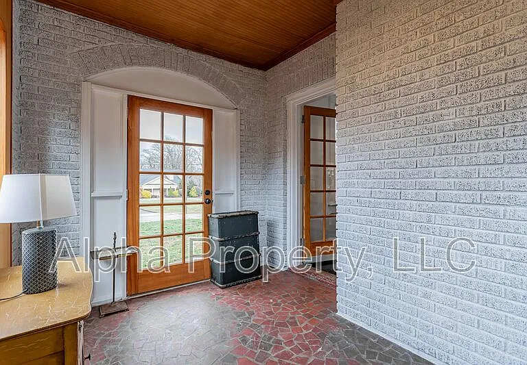 710 Augusta St — Photo 6