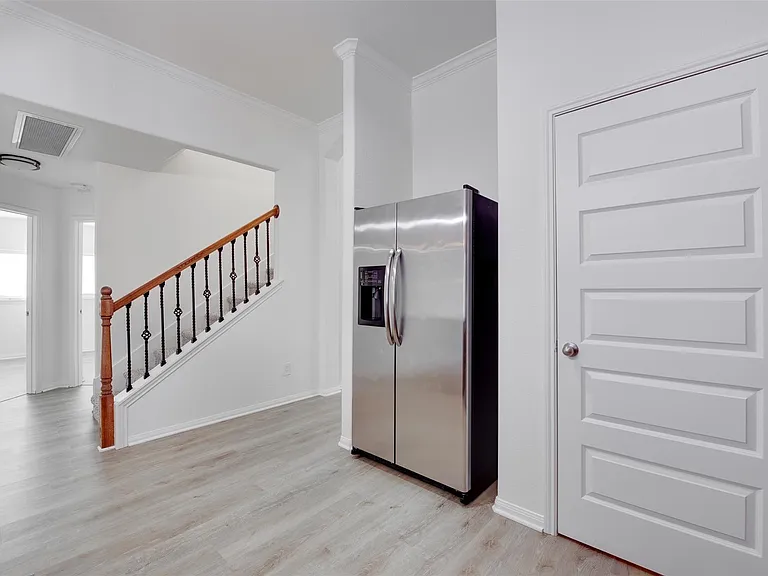 2410 Lakecrest Town Dr — Photo 13