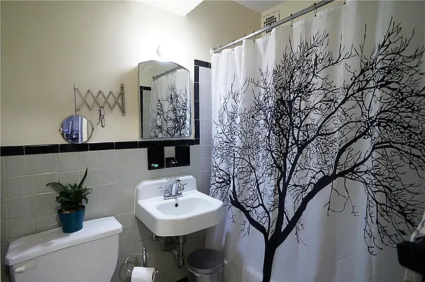 Sold by R New York | media 14