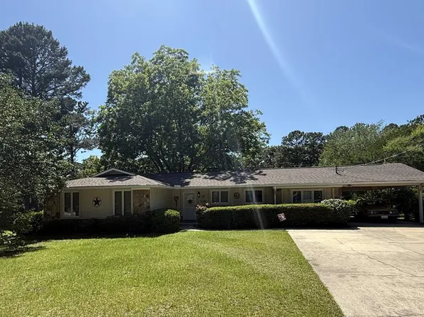 136 Chewalla Cir, Eufaula, AL 36027