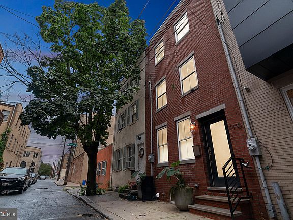 2nd image of 1110 Montrose St