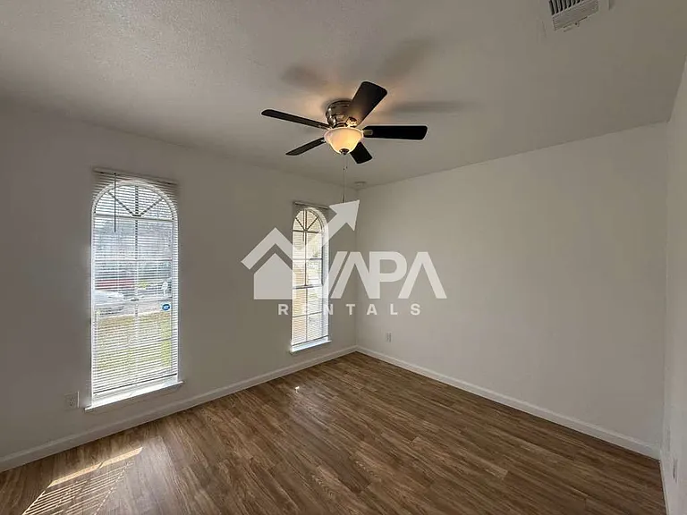 5019 Starfire St — Photo 9