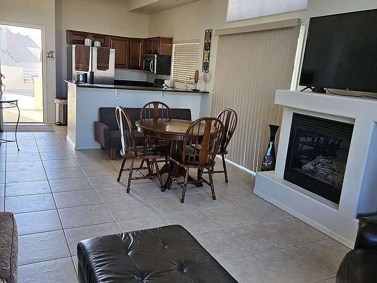 420 Acoma Blvd S #11 — Photo 6