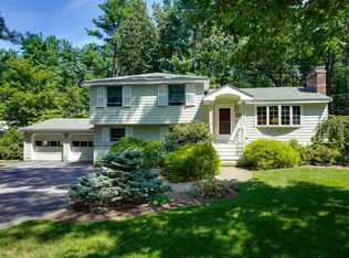 11 Meadowbrook Rd, Bedford, MA 01730