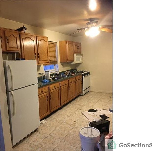 2nd image of 1672 Barnes Ave #2