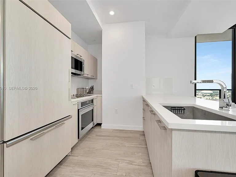 55 SW 9th St — Photo 13