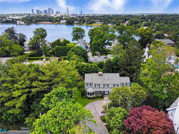 3 Oak Bluff Avenue, Larchmont, NY 10538
