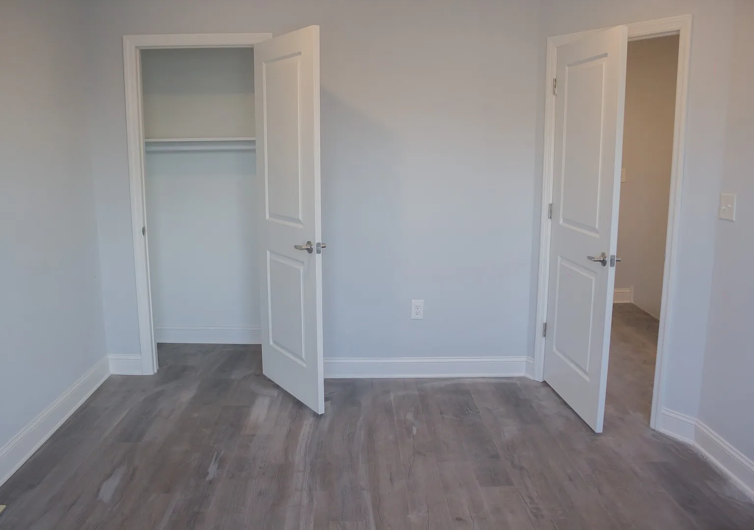 Luxurious Renovated 3 Bedroom Home . Great Location. Brand New. Must See — Photo 3