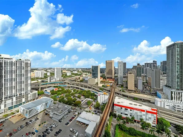 90 SW 3rd St APT 3308, Miami, FL 33130