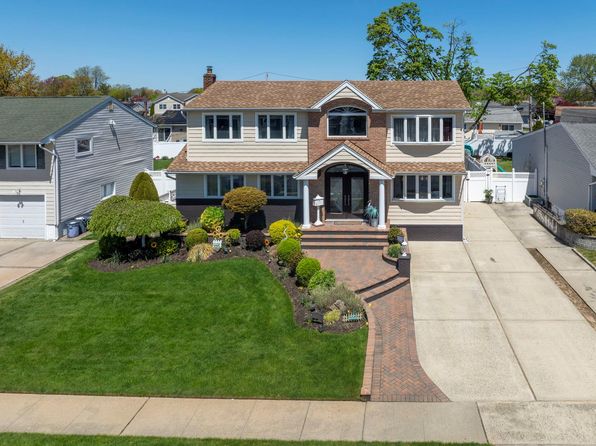 3585 Centerview Avenue, Wantagh, NY 11793