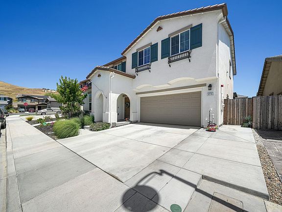2nd image of 3216 Center Drive