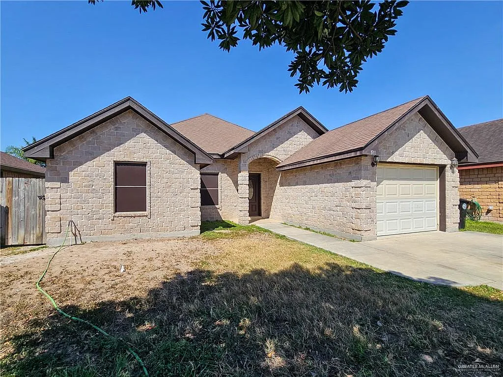3 bed, 2.0 bath, 1435 sqft, $1,800 — Photo 2