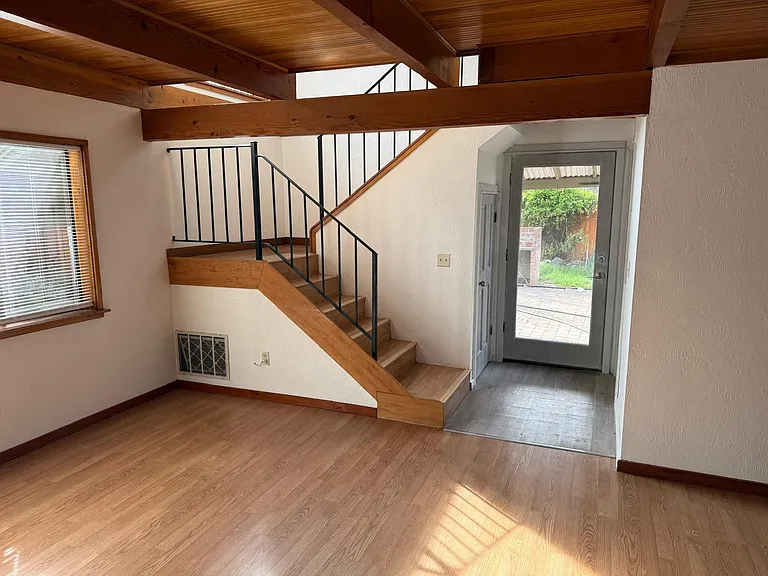 3176 NE Flintlock Pl — Photo 5