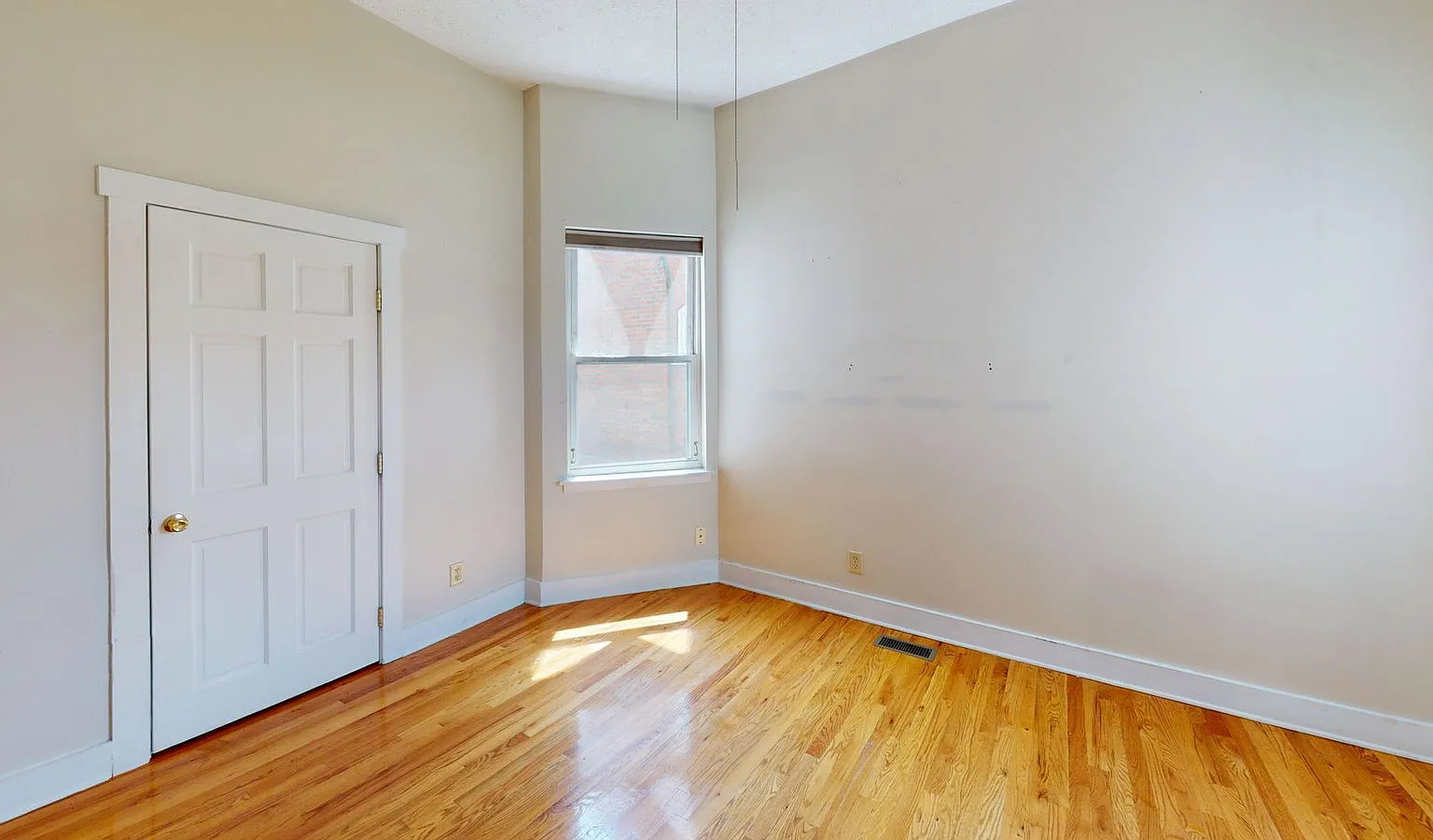 3 bed, 1.0 bath, $1,199 — Photo 3