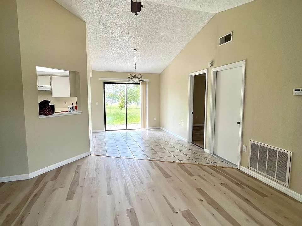 5571 Mariner Blvd