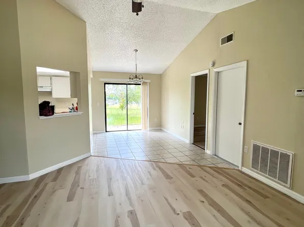5571 Mariner Blvd, Spring Hill, FL 34609