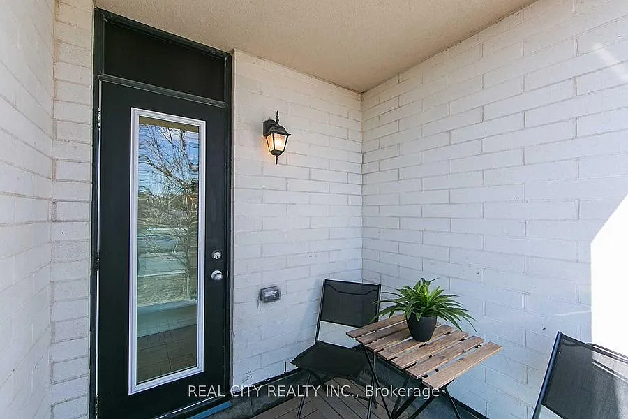 142 Widdicombe — Photo 3