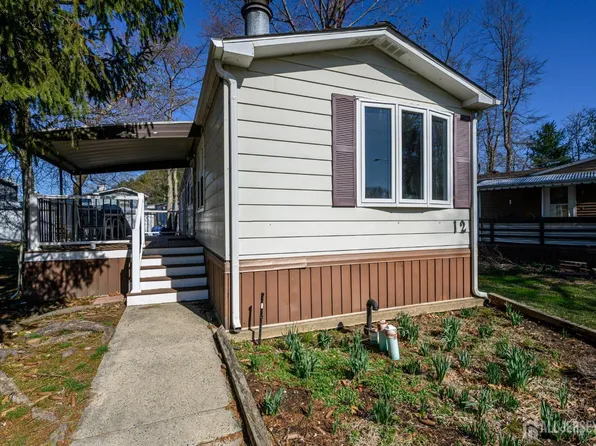12 Keats Rd, North Brunswick, NJ 08902