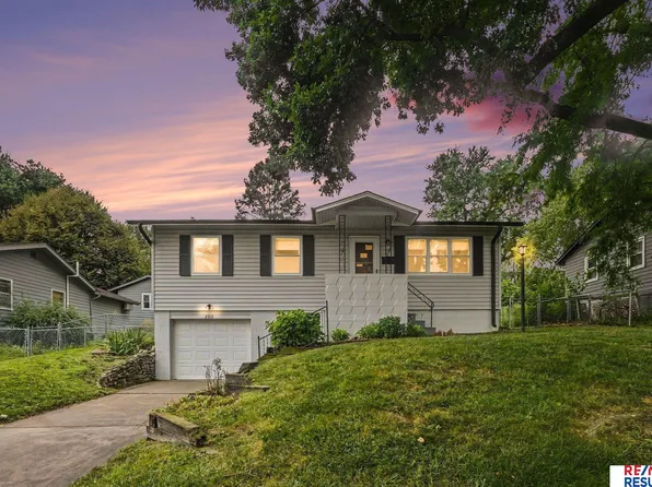 8919 Valley St, Omaha, NE 68124