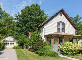 304 Oak St, Three Oaks, MI 49128