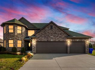 33294 Nicola Dr, Fraser, MI 48026