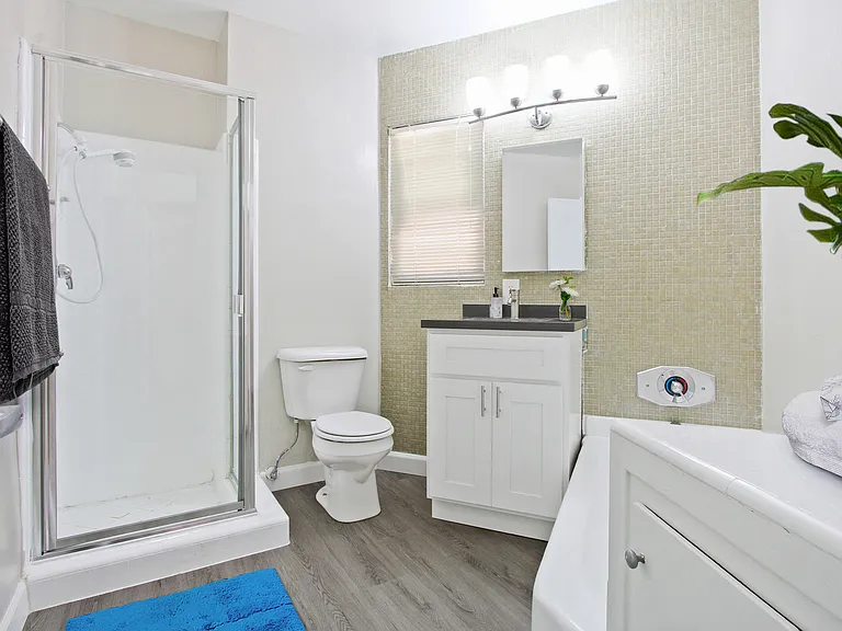Levering Apartments — Photo 9