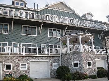 1st image of 414 Quaker St APT 2