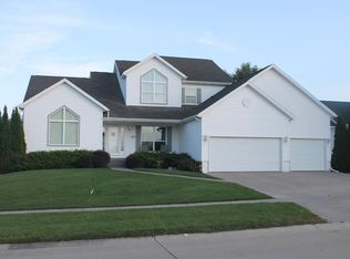 2470 Hunters Ridge Rd, Marion, IA 52302