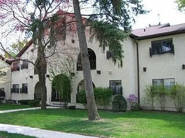 42160 Woodward Ave Unit 30, Bloomfield Hills, MI 48304