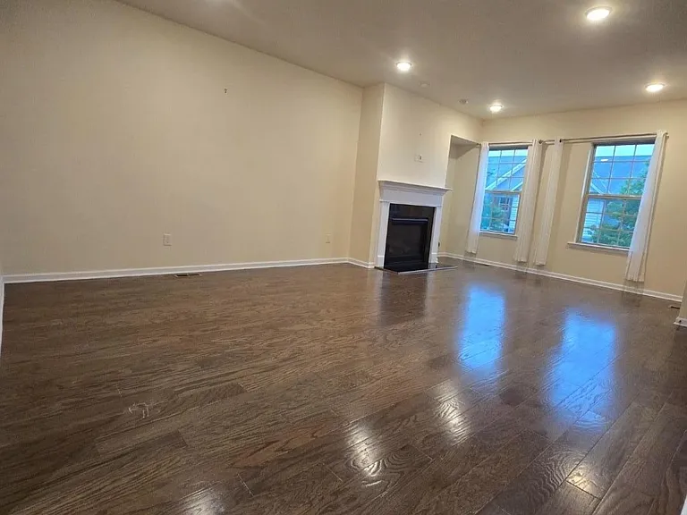 76 Albert Ct — Photo 12