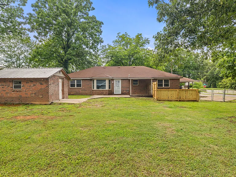 1618 Chisholm Rd — Photo 26