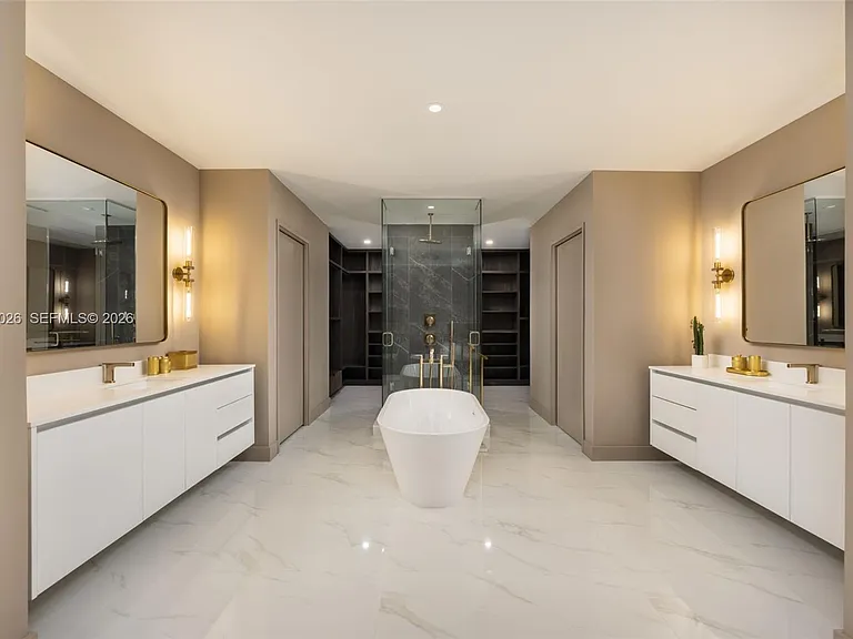 700 NE 24th St #Penthouse 5904 — Photo 11