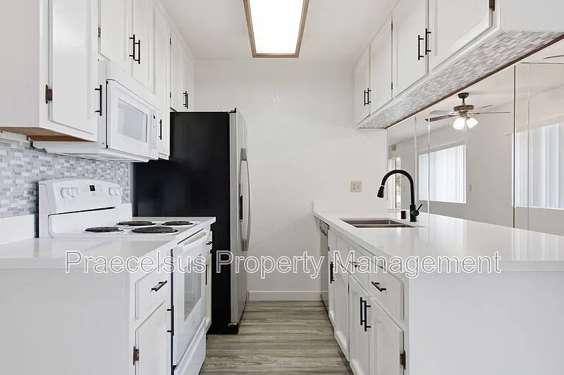 2 bed, 2.0 bath, 735 sqft, $2,600 — Photo 4