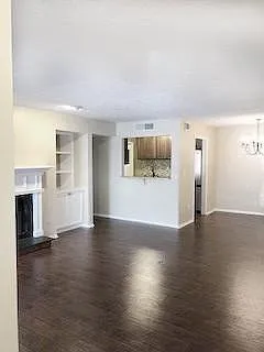 1 bed, 1.0 bath, 1045 sqft, $1,700 — Photo 2