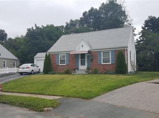 31 Fairway Dr, Cranston, RI 02920