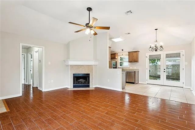 3 bed, 2.0 bath, 1205 sqft, $1,650 — Photo 3