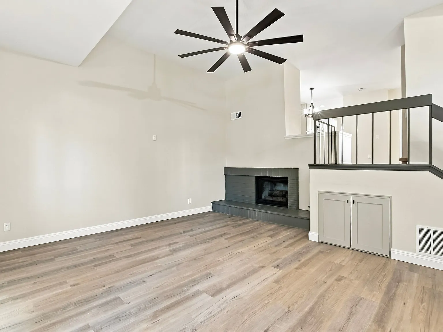 3 bed, 1640 sqft, $4,750 — Photo 3