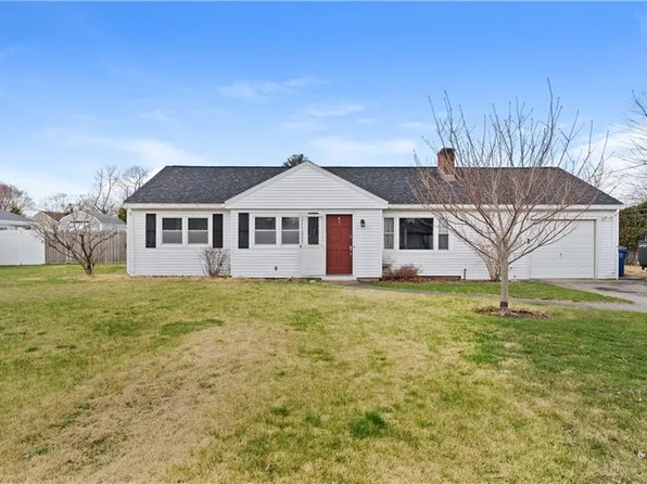 45 Whippoorwill Rd, Warwick, RI 02888