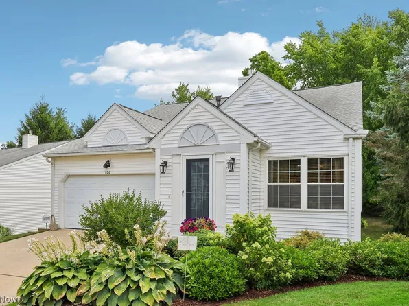 106 Kensington Ct, Aurora, OH 44202