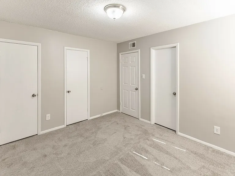 The Wallace Apartments — Photo 9