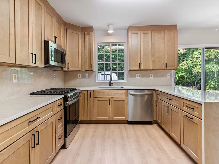 2427 Grantham Ct — Photo 13