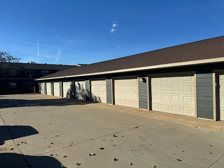 Riverview Apartments — Photo 2