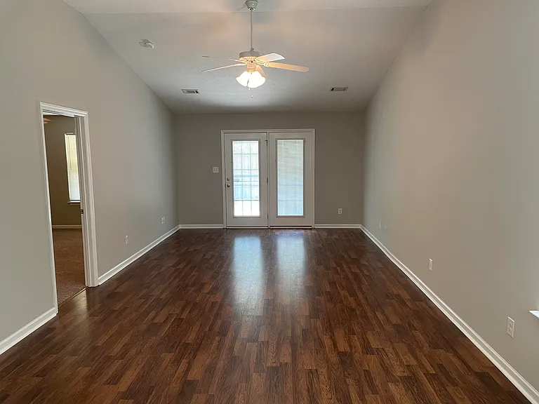 2104 Julius Dr — Photo 7