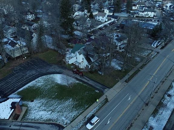 5th image of 724 N Main St