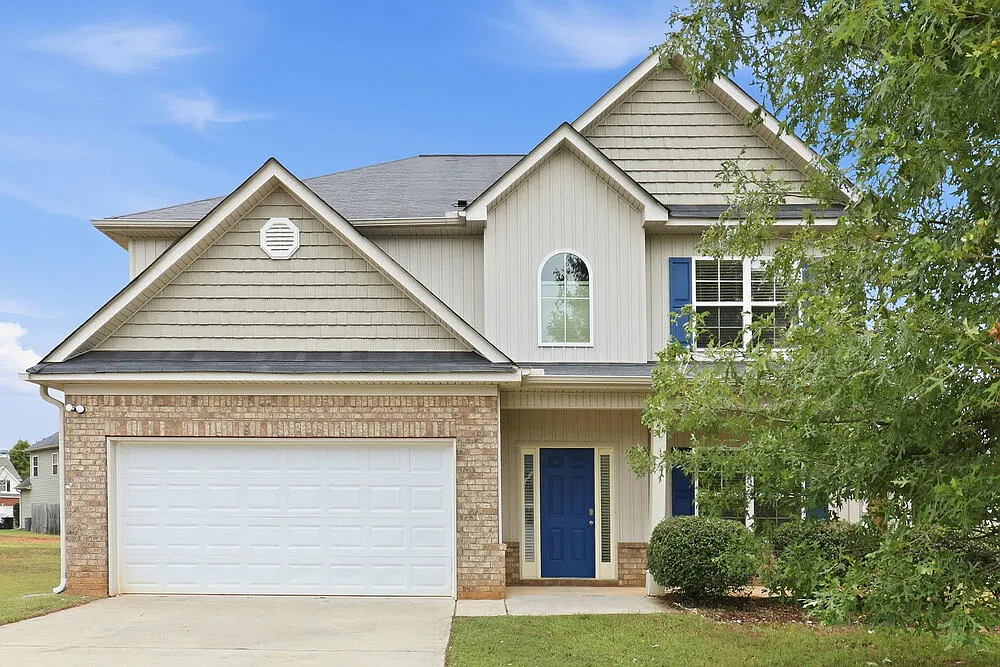 4 bed, 3.0 bath, 2550 sqft, $2,270 — Photo 1
