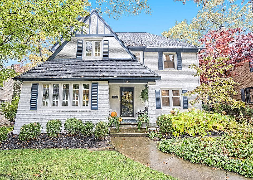 1st image of 961 Gladstone Dr SE