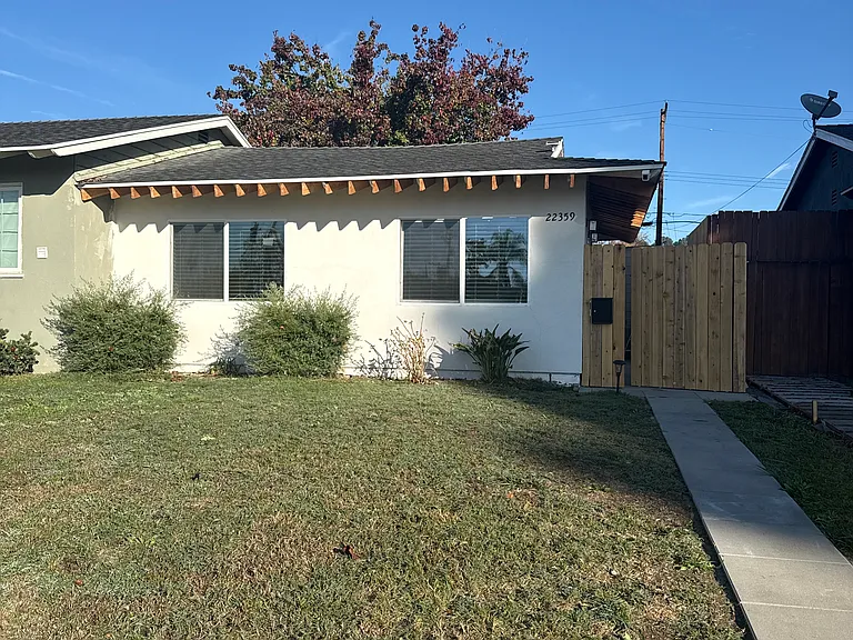 22361 Roscoe Blvd — Photo 8