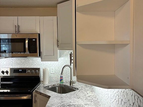 4th image of 117 NE 5th St #113